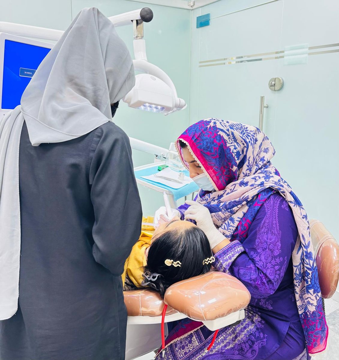 Dental treatment at Careinn Clinic 4